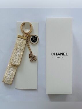 GWP Chanel Beaute Gold Bag Charms